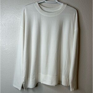 Women white crew neck white sweater.